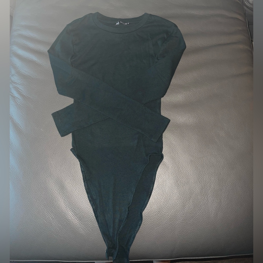 Zara Green Long Sleeve Bodysuit